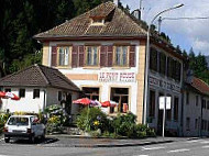 Auberge Du Pont Rouge outside