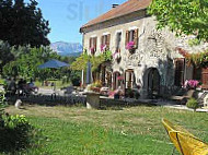 L'auberge Du Moulin outside