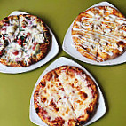 Flippers Pizzeria food