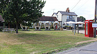 The White Hart Inn outside