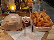 L'artisan Du Burger Levallois food