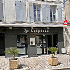 La Crêperie outside