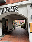 Mammas Pizzeria outside