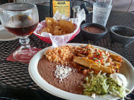 El Arroyo food