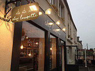 Chez Louisette outside