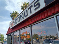 D K's Donuts outside