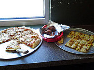 Foxs Pizza Den food