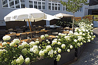 MoMa Restaurant outside