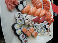 Sushi Lounge food