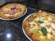 Mozzarella E Basilico -accademia Della Pizza food