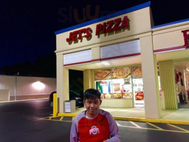 Jet's Pizza food