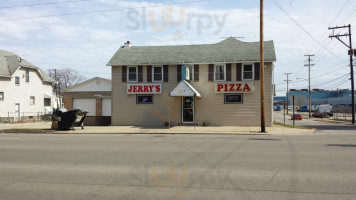 Jerry's Pizza outside