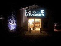 boulangerie Convert outside