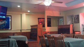 Bazzi's Pizza inside