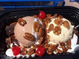 Caliche's Frozen Custard food