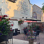 The Kings Head outside