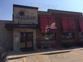 Applebee's Neighborhood Grill outside