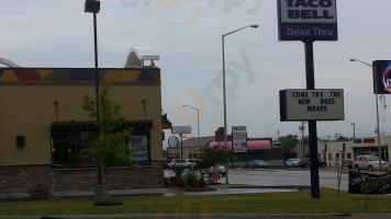 Taco Bell outside