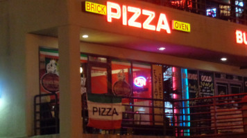 Papa's Pizza outside