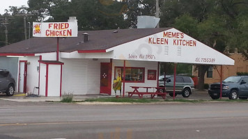 Meme's Kleen Kitchen inside