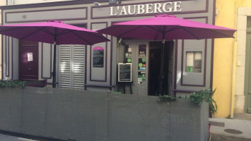 L Auberge outside