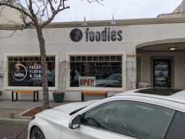 Foodies Kennewick inside