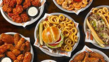 Hooters food