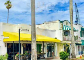 Cucina Palm Beach outside