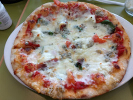 Flippers Pizzeria food