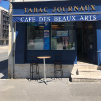 Café Des Beaux Arts inside