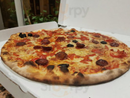 La Pizza Du Moulin food