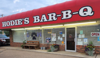 Hodie's -b-q outside