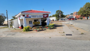 Hamburger Station outside