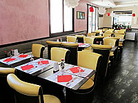 Plessis Sushi inside