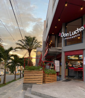 Don Lucho Lechonería outside