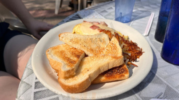 Cobblestone Cafe food