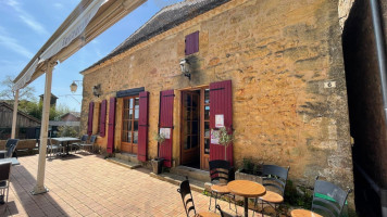 L' Auberge Du Château De Biron inside