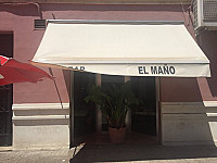 El Maño outside