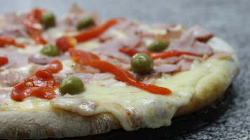 La Gran Via Pizzas a la Piedra food