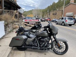 Little Bear Saloon outside