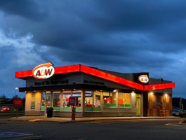 A&W Restaurant outside