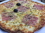 Servi-pizza Pego food