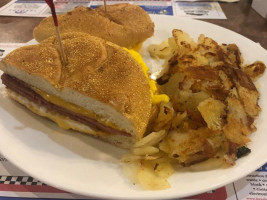 Chris’ Corner Diner food