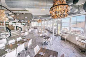 Jinks Creek Waterfront Grille inside