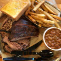 Willie Jewell's Old School -b-q food