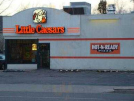 Little Caesars Pizza outside