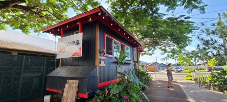 Sushi Girl Kauai Food Hut outside