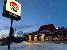 Pizza Hut outside