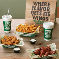 Wingstop inside