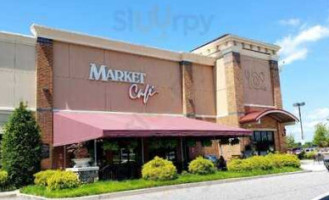 Wegmans Market Cafe outside